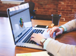 «Работодатели сбились с ног»: названы самые дорогие вакансии июня в Ростовской области