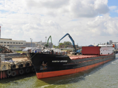 Труп помощника капитана обнаружили в каюте теплохода, стоящего на причале в Ростове