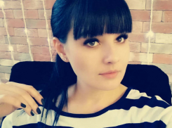 Умницу и красавицу Елену Сапсай поздравляют с днем рождения любящий муж и коллеги