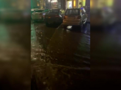 «Дороги превратились в полноводные реки»: сильный ливень затопил почти все районы Ростова