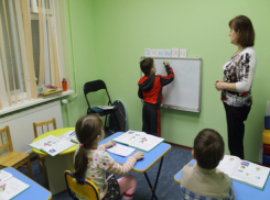 Открыть бесплатные кружки и секции для изнывающих от скуки детей требует ростовчанка