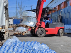 Из Ростовской области в Оренбургскую доставлено более 60 тонн бутилированной воды