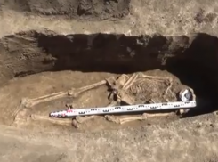 Скелеты вооруженного воина и маленькой девочки обнаружили в могильнике под Ростовом