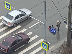 Женщина получила травмы под колесами торопливого таксиста на пешеходном переходе Ростова