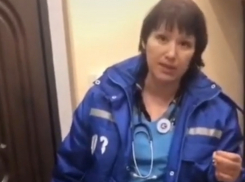 Фельдшер скорой помощи засудила ростовчан за скандал с бахилами