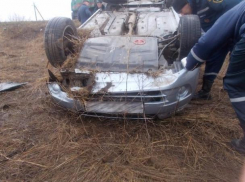 Водителя перевернувшегося под Ростовом авто Lada Granta деблокировали
