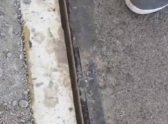 Ужасающие дыры в лифтах на Ворошиловском мосту разочарованные жители Ростова сняли на видео