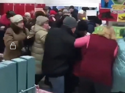 Озверелая толпа в Ростове устроила безумное магазинное «месиво» ради дешевых игрушек