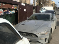 В Ростове регоператор просит не парковать автомобили у контейнерных площадок