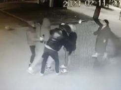 В Батайске подростки избили троих взрослых