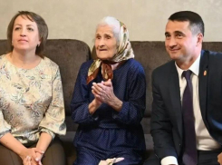 Аксайская долгожительница Анна Косякова отметила 102-летие