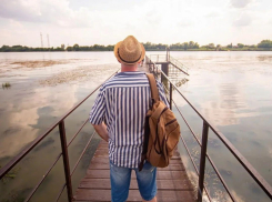 Мужчину засосало под паром во время катания на байдарке в Ростовской области