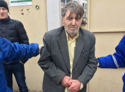 Неравнодушные прохожие умоляют найти родственников дедушки, потерявшего память в Ростове