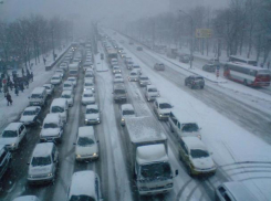 Рекордные пробки образовались в Ростове из-за жестокого удара зимней стихии