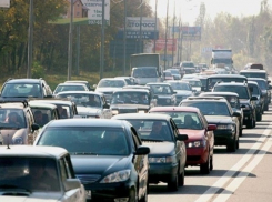 Самая длинная пробка в Ростове растянулась на 6 километров, самая долгая - на 9,5 часа