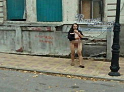 Неадекватная женщина без штанов, родившая в подполе ребенка, пугала своим видом ростовчан