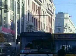 Гонки автобусов на Большой Садовой заблокировали проезд в самом центре Ростова