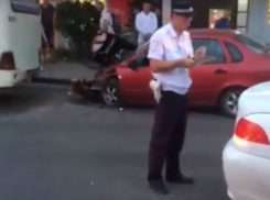 Эпичное тройное ДТП с маршруткой у остановки в центре Ростова попало на видео