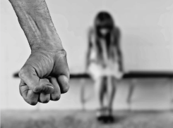 Задержан мужчина, напавший с ножом на 20-летнюю девушку в Ростовской области