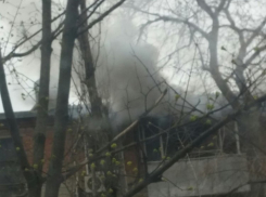 В центре  Ростова загорелась квартира в пятиэтажке