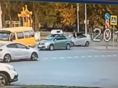 Пешехода-самоубийцу засняла камера в Ростове