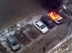 В Ростове на Западном взорвалась «Ауди». ВИДЕО