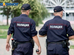 В Ростове на Пушкинской неизвестные обокрали потерявшую сознание девушку