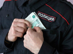 По восемь лет «строго режима» получили двое участковых за вымогательство взятки у бизнесмена в Ростове