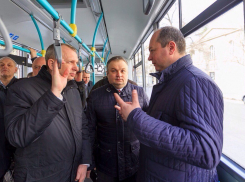Кушнарев на субботнике, за рулем комбайна и ест хамон: ТОП-10 неформальных фотографий экс-главы Ростова