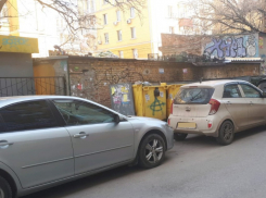 «Паркуюсь как хочу»: в этом году почти 1000 раз перекрывали ростовчане-автомобилисты подъезд к контейнерным площадкам