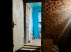 Гость пырнул ножом хозяина дома и сбежал в Ростовской области 