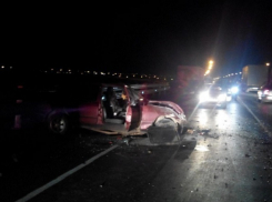 Под Ростовом при столкновении с двумя грузовиками погиб водитель «Форда»