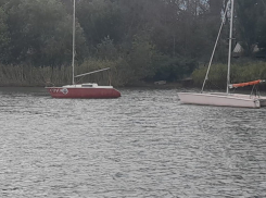 В Ростовской области двое парней попали в ловушку на яхте