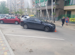 В Ростовской области ребенок на электросамокате въехал в автомобиль