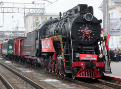 Ростовчане встретили ретро-поезд «Победа»