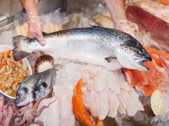 Тухлую рыбу и напичканные «химией» морепродукты продают в магазинах Ростовской области