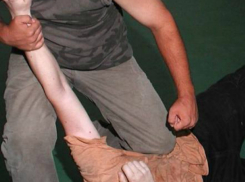 Изнасилование 30-летнего мужчины совершили молодые люди во время застолья в Ростове