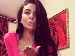 Пять красавиц Ростова показали свои необычные «праздничные» поцелуи