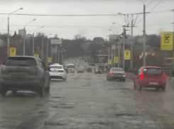Видео ужасного состояния моста на проспекте Стачки вызвало горькую иронию жителей Ростова