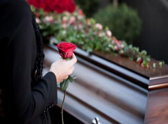 Убитую полицейским-стрелком женщину похоронят в Кировской станице