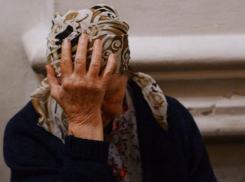 Двух беспомощных пенсионерок обокрала 40-летняя женщина в Ростовской области