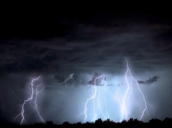 Штормовое предупреждение до конца 1 июня объявили в Ростовской области