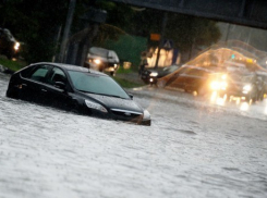 Долгожданный дождь превратил Нагибина в бурную реку
