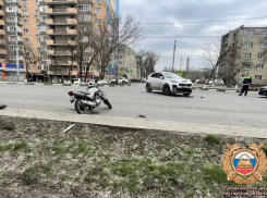 Кроссовер сбил 18-летнего мотоциклиста в Аксае