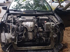 Годовалую малютку «Камри» бессовестно раздели «догола» на Алее роз в Ростове