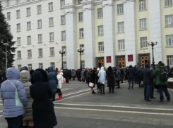 В здании правительства объявлена эвакуация из-за сообщения о пожаре