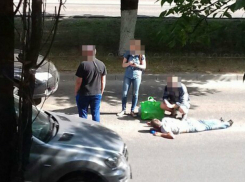 Мужчина несколько метров пролетел над асфальтом после жесткого удара иномарки в Ростове