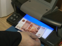 Поддельными пятитысячными купюрами рассчитывался молодой мужчина в магазинах Ростовской области
