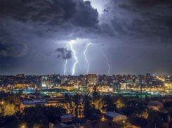 Проливные дожди с грозами спасут жителей Ростова от удушающей жары в эту субботу