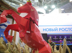 В центре Ростова установят «говорящего» красного коня